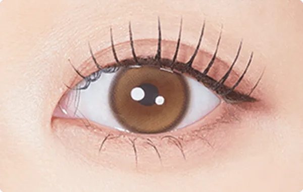 tear brownのレンズを付けた瞳の拡大画像